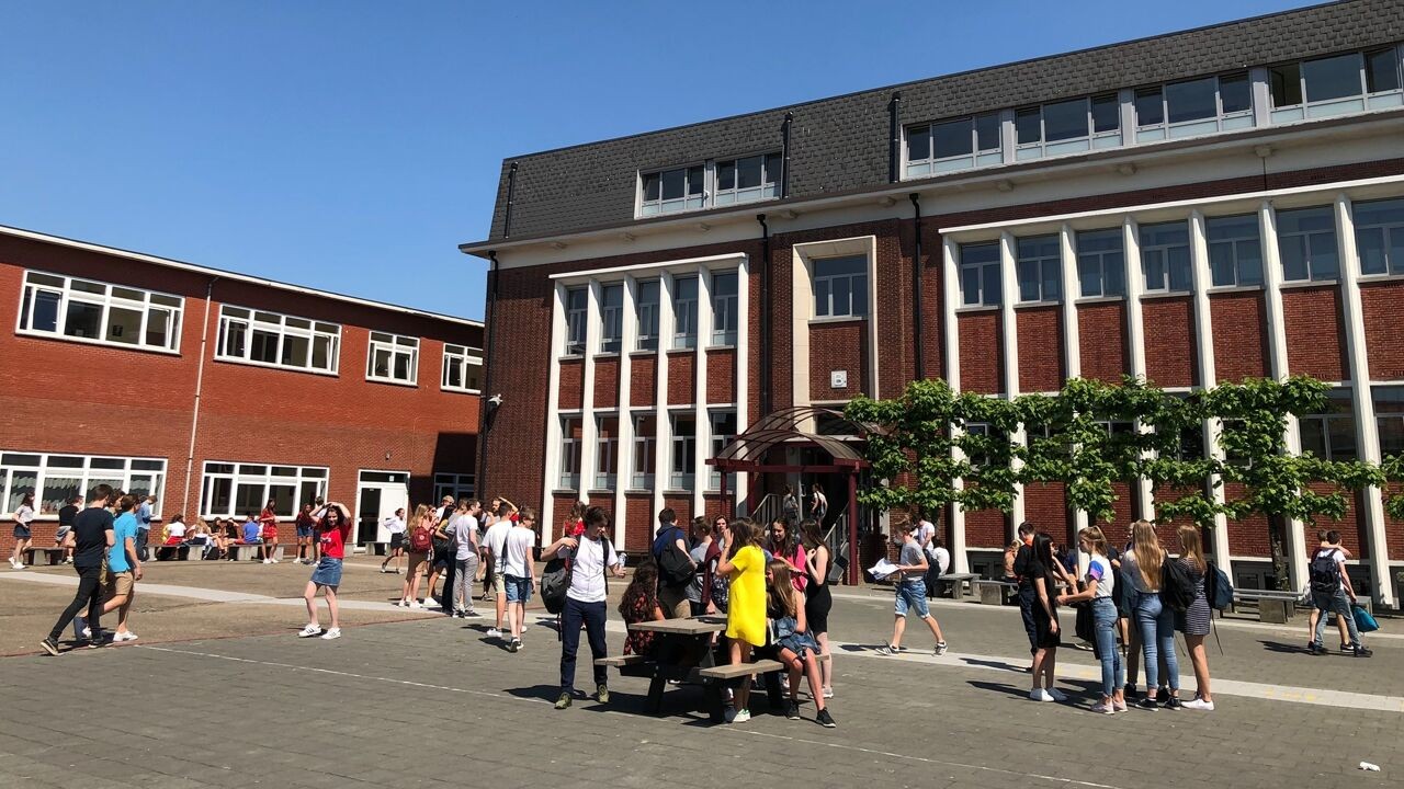 School in Malle voert uniform opnieuw in: "Meer rust en verbondenheid, minder keuzestress"