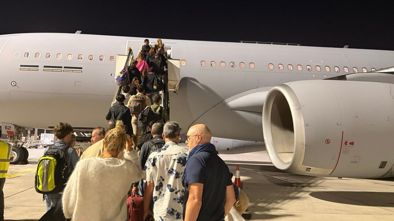 Eerste Belgische repatriëringsvlucht vertrokken in Oman, Trump groet gesneuvelde Amerikaanse soldaten