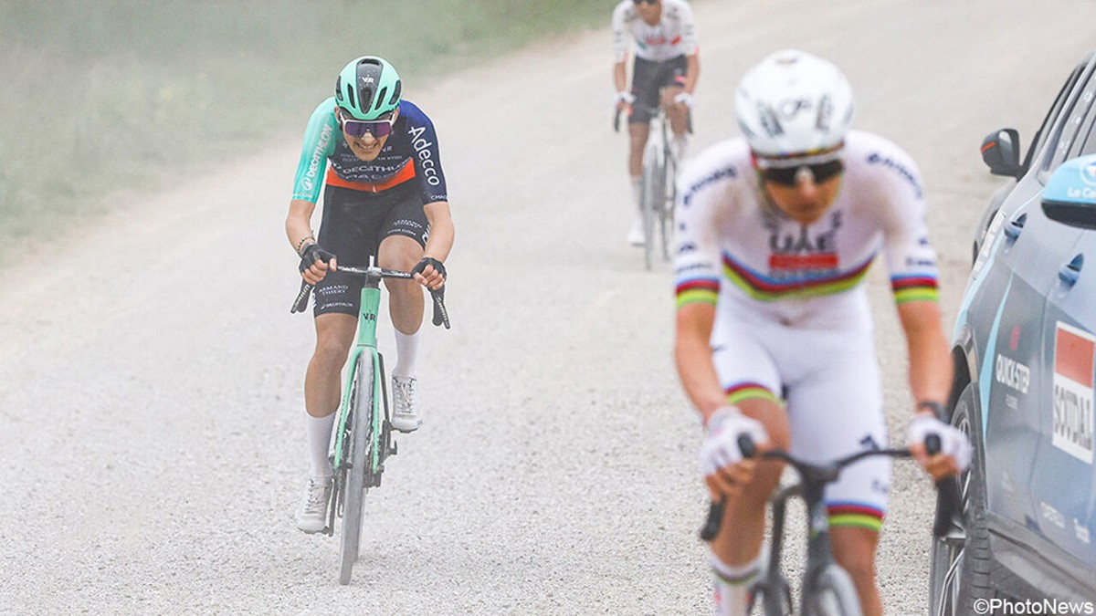 Paul Seixas flitst bij debuut in Strade Bianche, geeft Del Toro lik op stuk en beseft: "Pogacar is nog van een ander niveau"