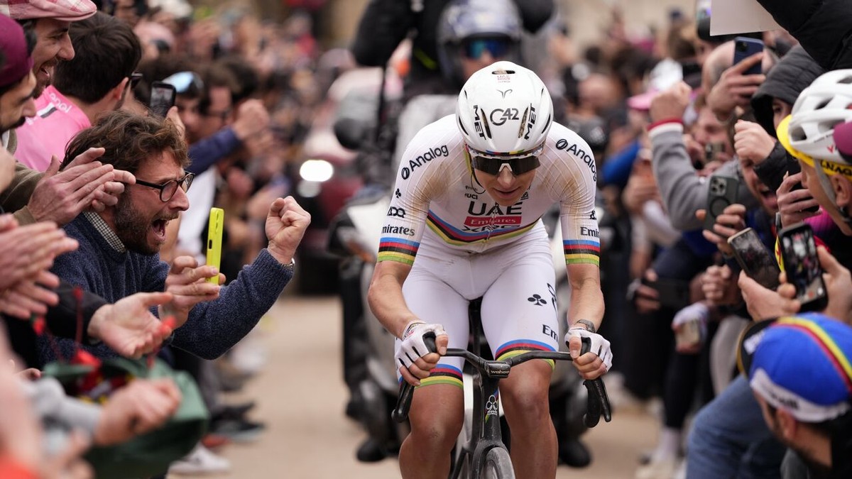 POLL: mooi of saai? Hoe kijk jij naar de dominantie van Tadej Pogacar?