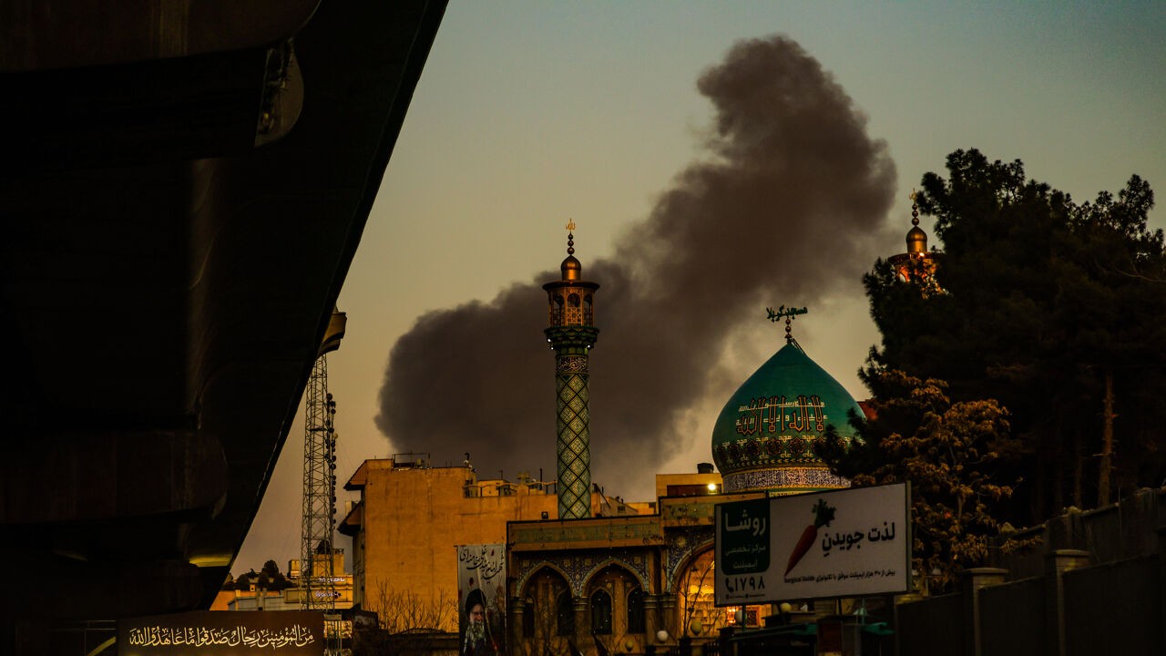 "Bereid alles te riskeren, zelfs sterven": VRT NWS spreekt, ondanks internetblokkade, met 3 vrouwen uit Iran