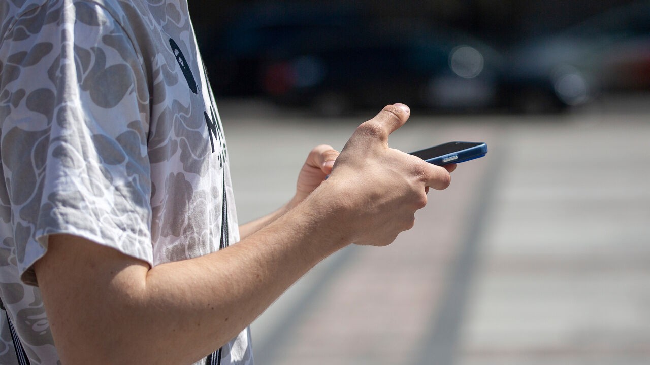 We zitten gemiddeld 3 uur per dag op onze smartphone, maar hoe problematisch is dat echt?