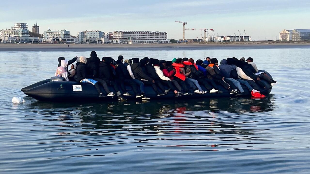 Opnieuw transmigranten opgepakt, gouverneur vraagt moderne camera's om bootjes op te sporen