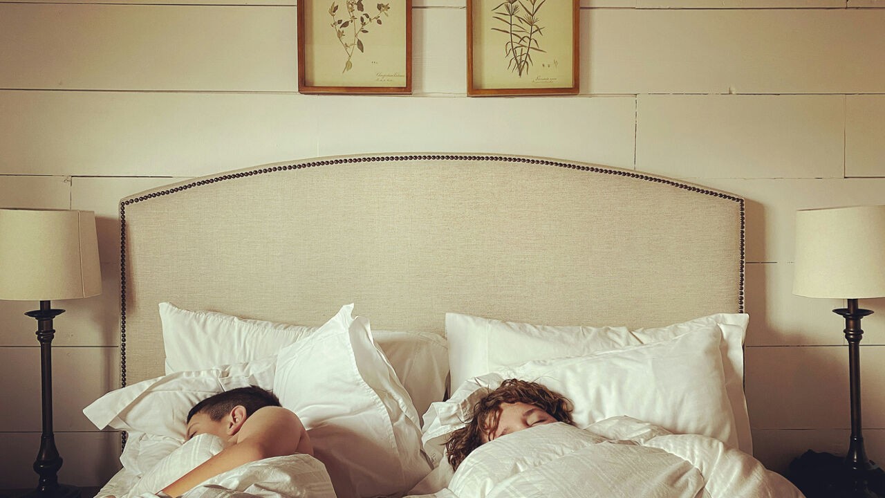 Van jouw kant van het bed tot jouw stoel op café: waarom we zo aan onze vaste plek zijn gehecht