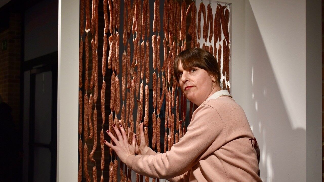 Droge worsten in expo Sarah Vandeursen blijken opgegeten: "Heb nooit gezegd dat het niet mocht"