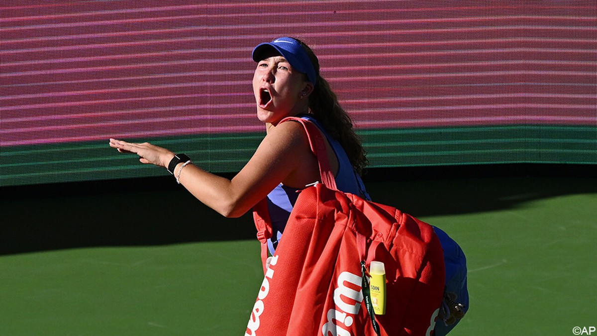 "F*** you all!" Titelverdedigster gaat kopje-onder in Indian Wells en ontploft na afloop