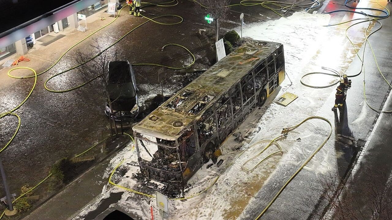Man steekt zichzelf in brand op bus in Zwitserland, 6 doden