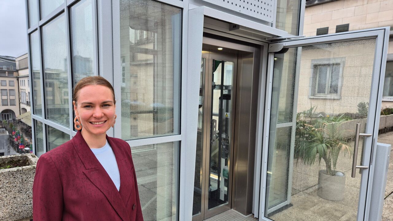 Nieuwe lift van Kunstberg naar dakterras Koninklijke Bibliotheek van België met prachtig zicht over Brussel