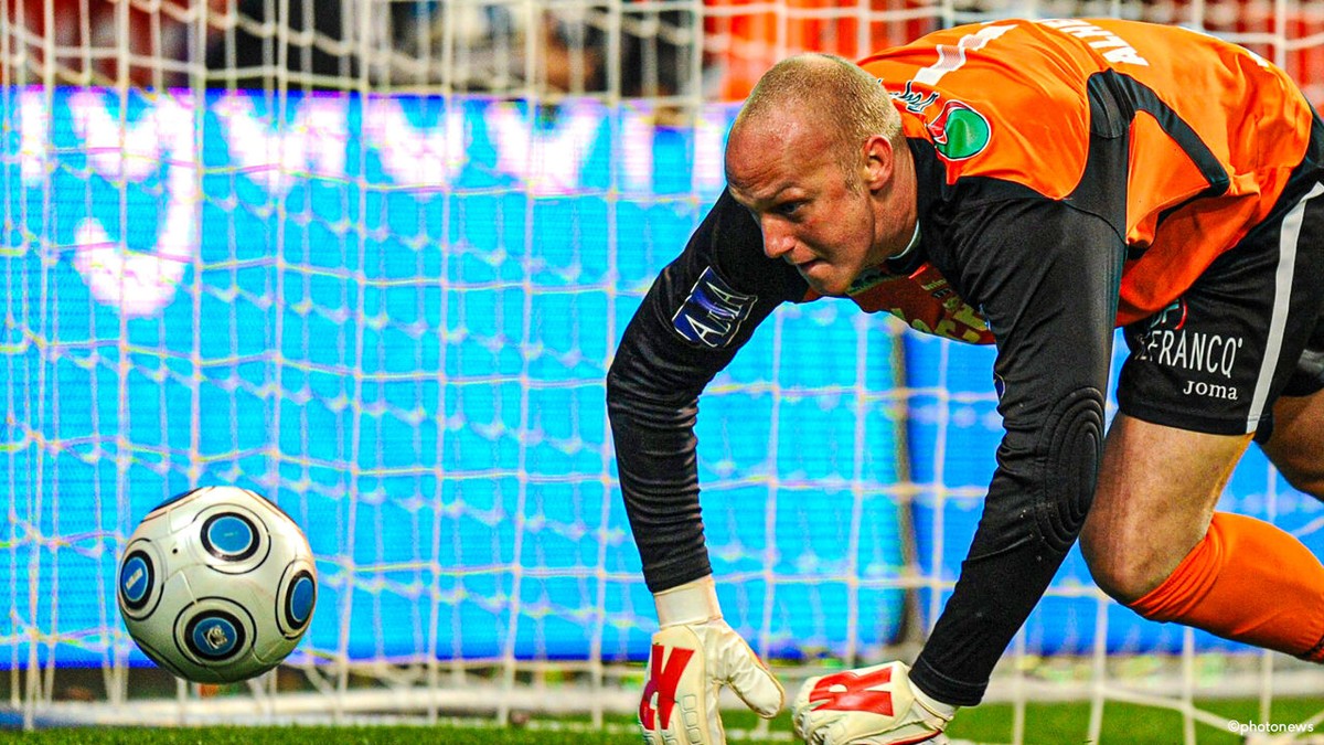 Het pijnlijke bestaan van de blunderkeeper: "In mijn frituur vragen mensen of ik de man van dát doelpunt ben"