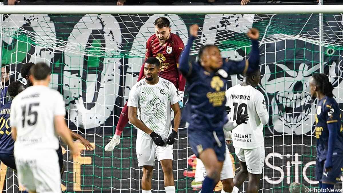 LIVE (19.15 uur): Wie kan de Relegation Play-offs nog ontlopen: Cercle Brugge of La Louvière?