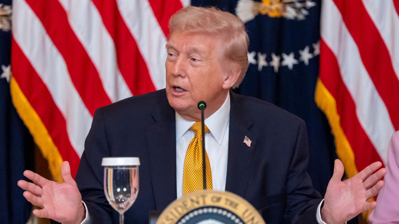 Trump hekelt "gebrek aan enthousiasme" van NAVO-bondgenoten, explosies in Iraakse hoofdstad Bagdad