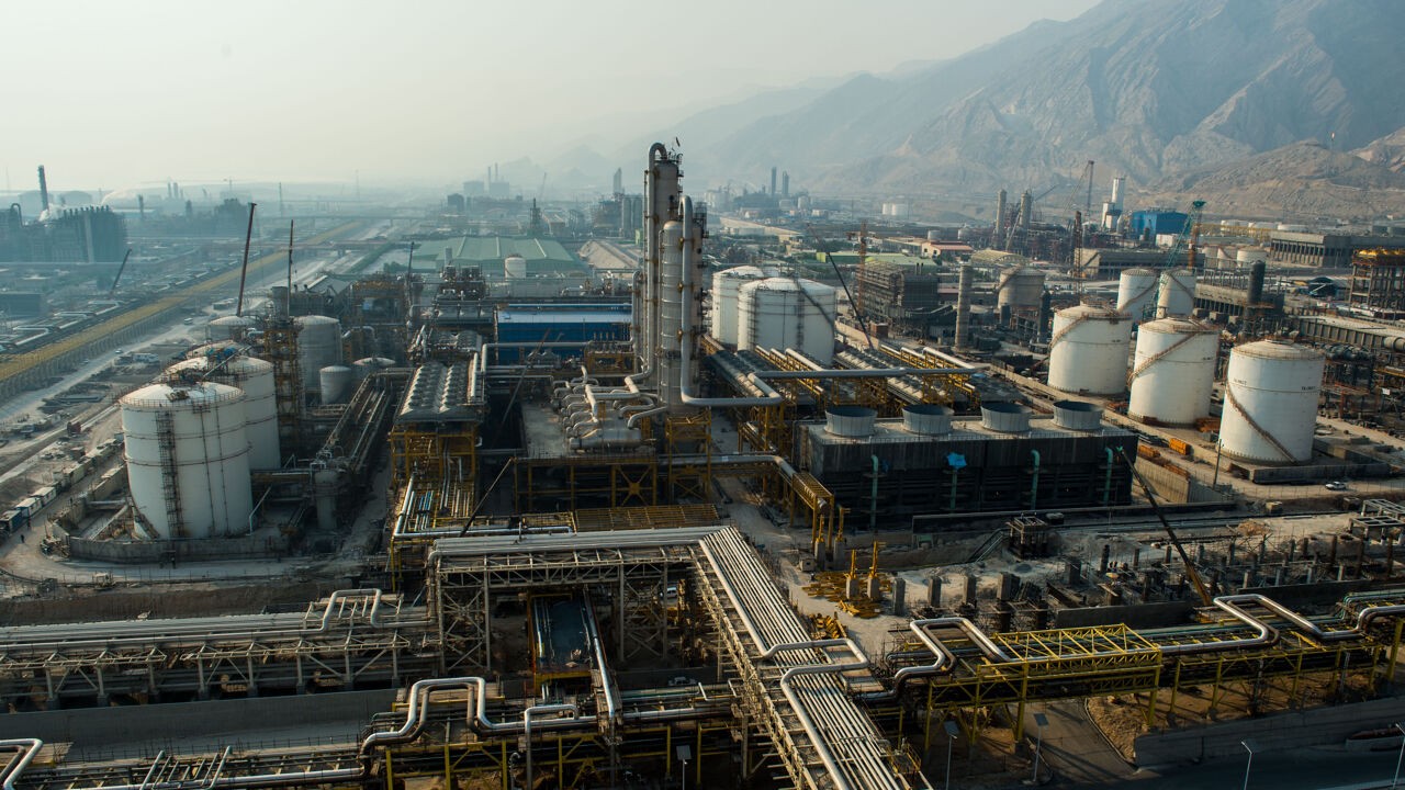 Israël bombardeert belangrijk Iraans aardgasveld, Iran dreigt met vergeldingsaanvallen op energie-infrastructuur in Golfstaten