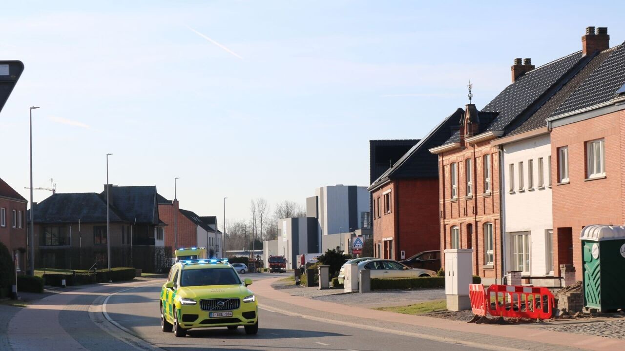 Ammoniaklek bij zuivelfabriek in Zonhoven: supermarkt ontruimd, Genkerbaan is afgezet