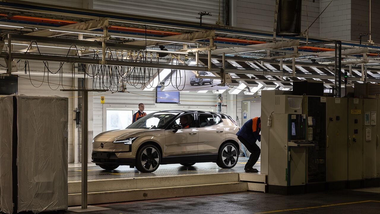 Premier De Wever leidt werkgroep om toekomst Volvo Car Gent veilig te stellen