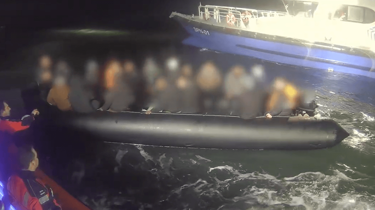 Afgelopen nacht 31 transmigranten onderschept aan Belgische kust, ook 1 mensensmokkelaar opgepakt