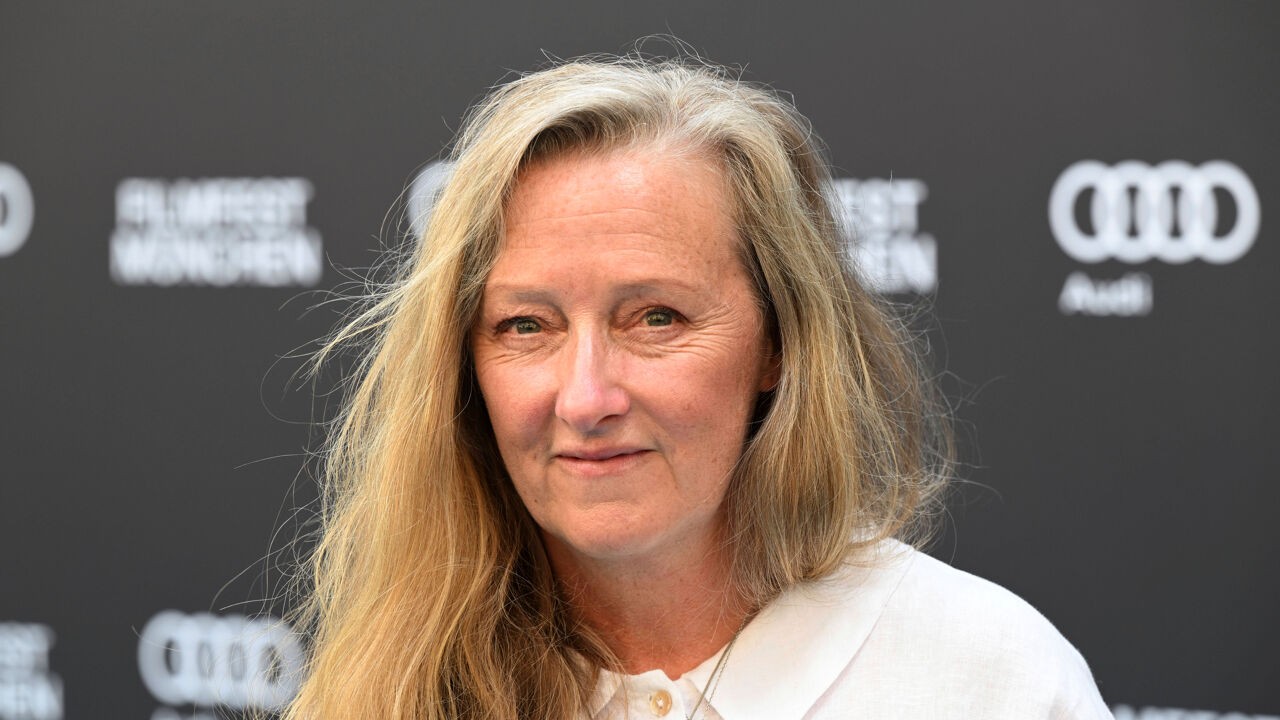 'Het zoutpad'-auteur Raynor Winn betrapt op nieuwe leugen: boek blijkt niet haar debuut