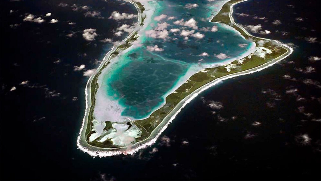 "Iran vuurt raketten af op basis in Indische Oceaan", VS geeft toestemming voor verkoop van Iraanse olie en olieproducten