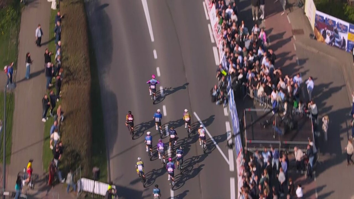 VIDEO - Pijlsnelle Dylan Groenewegen komt helemaal op het einde naar voor en wint GP Monseré