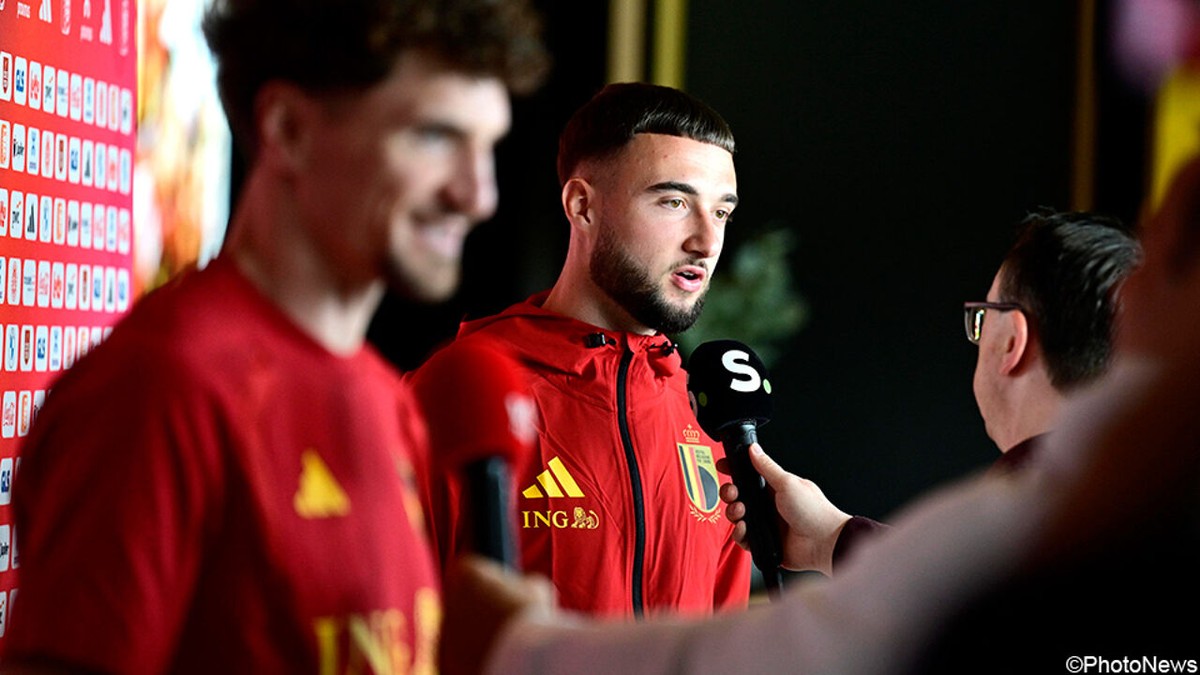 Rode Duivels verwelkomen anciens en nieuwkomers met open armen en nemen stage serieus: "Het WK begint vandaag"