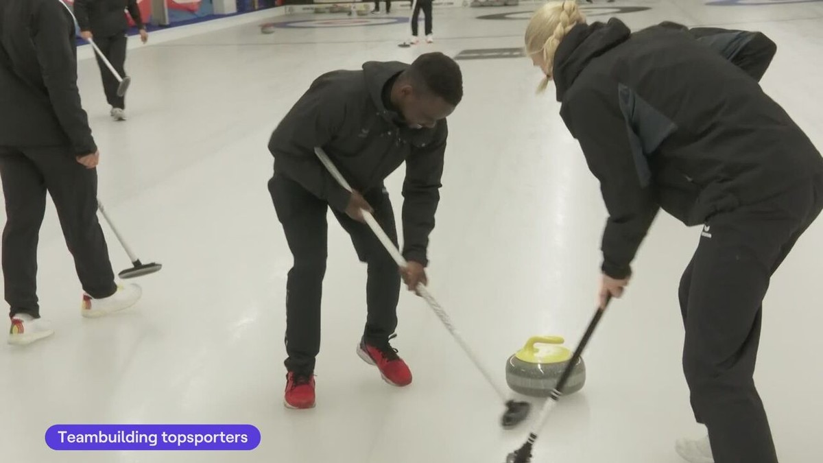 Topsporters bij defensie leven zich uit op het ijs als teambuilding: "Zij zijn de perfecte ambassadeurs"