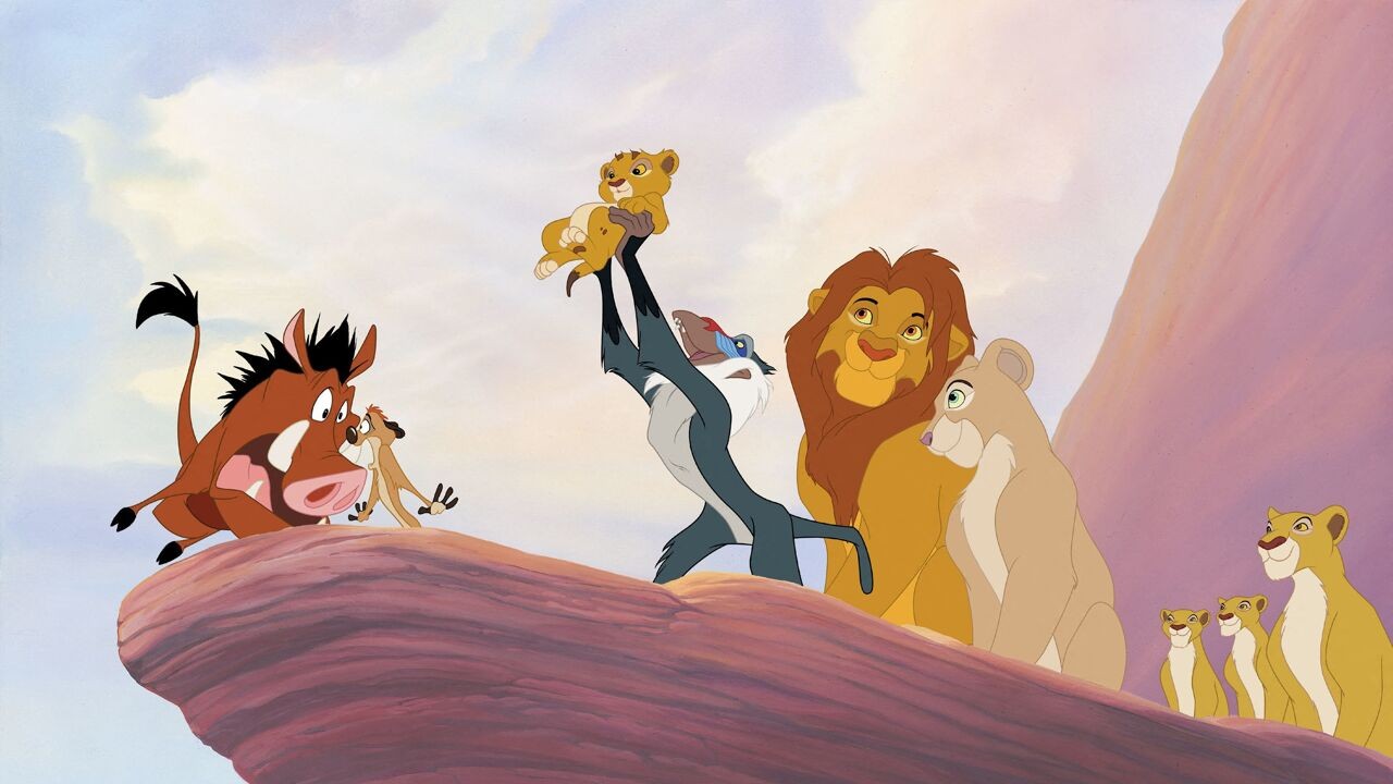 "Aangeklaagd voor een grap": komiek riskeert 27 miljoen dollar na vertaling iconische Lion King-openingszin