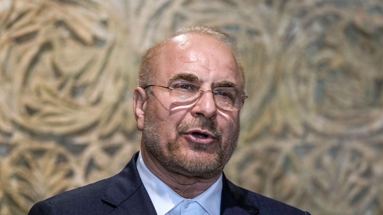 Hardliner die de VS "een lesje wil leren": dit is de Iraanse parlementsvoorzitter met wie Trump gesprekken zou voeren