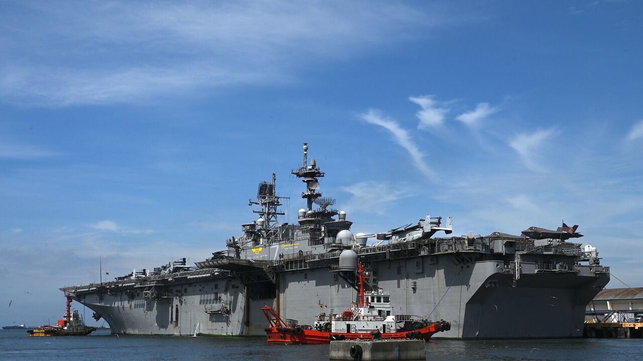 Amerikaanse oorlogsschip USS Tripoli met 3.500 militairen is aangekomen in Midden-Oosten