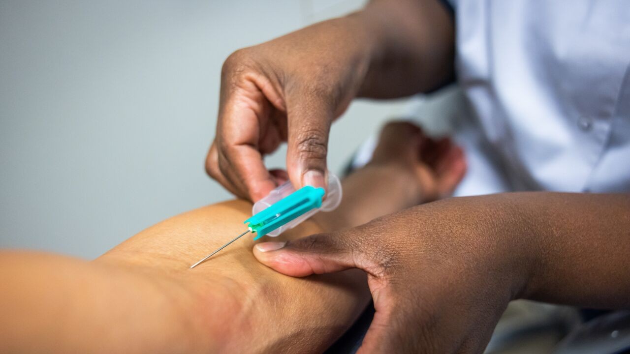 Sportartsen moeten voortaan elk vermoeden van doping melden: "Strijd tegen doping voer je niet door atleten te betrappen"