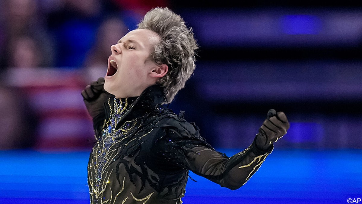 Zoete revanche na mislukte Winterspelen: Ilia Malinin pakt met overmacht 3e wereldtitel op een rij in kunstschaatsen