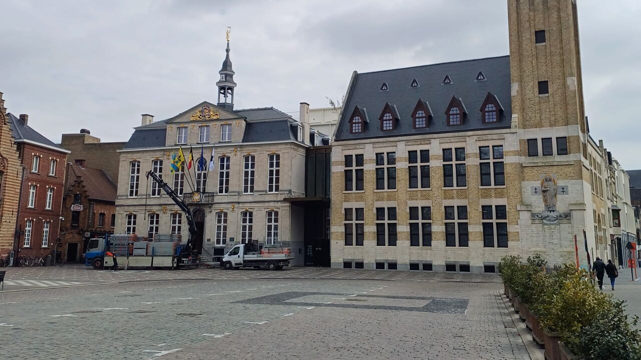 Man met mes opgepakt in stadhuis Roeselare: geen gewonden