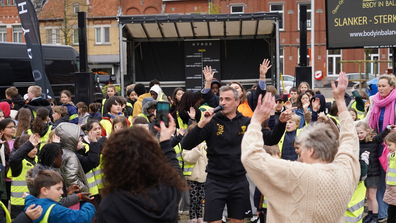 Workout met Wim Soutaer in Wervik brengt 300 mensen van hun gat af