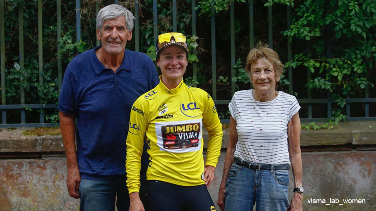 Door het overlijden van haar vader Henk: Marianne Vos komt niet aan de start van Ronde van Vlaanderen