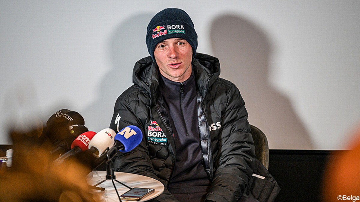 Remco Evenepoel prikt naar ex-ploeg en lacht met mediastorm rond de Ronde: "Genoten van hoe we jullie in de zak hebben gezet"