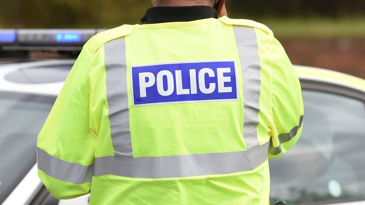 5 agenten geschorst omdat ze zak met wapens achterlaten op straat in Londen