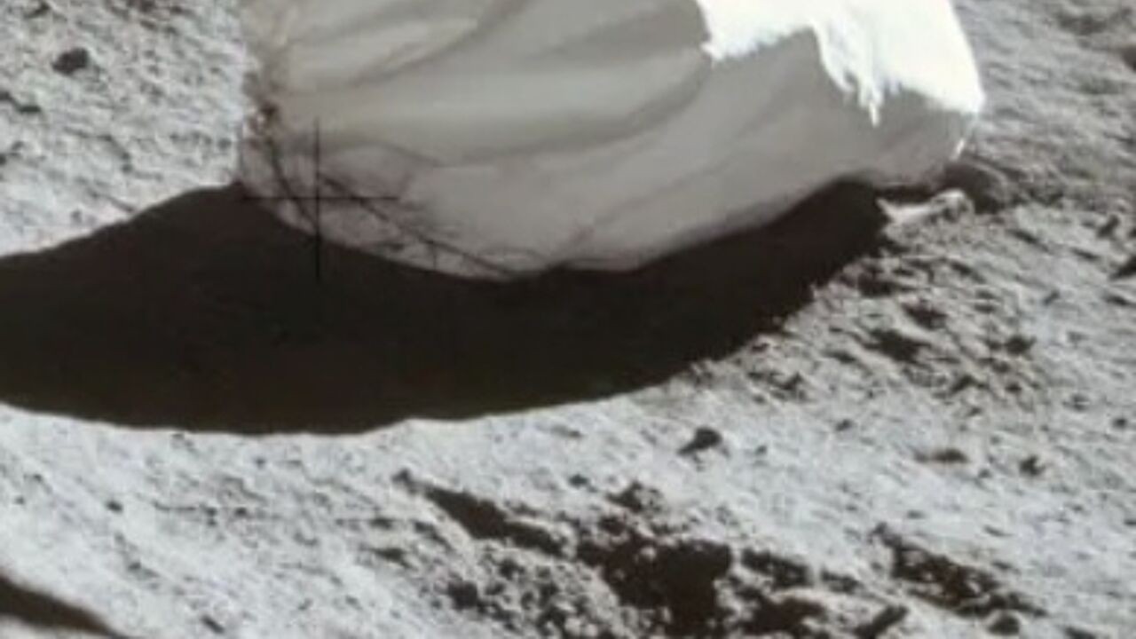 96 vuilniszakken met uitwerpselen en 5 Amerikaanse vlaggen: valt de maan nog schoon te maken?