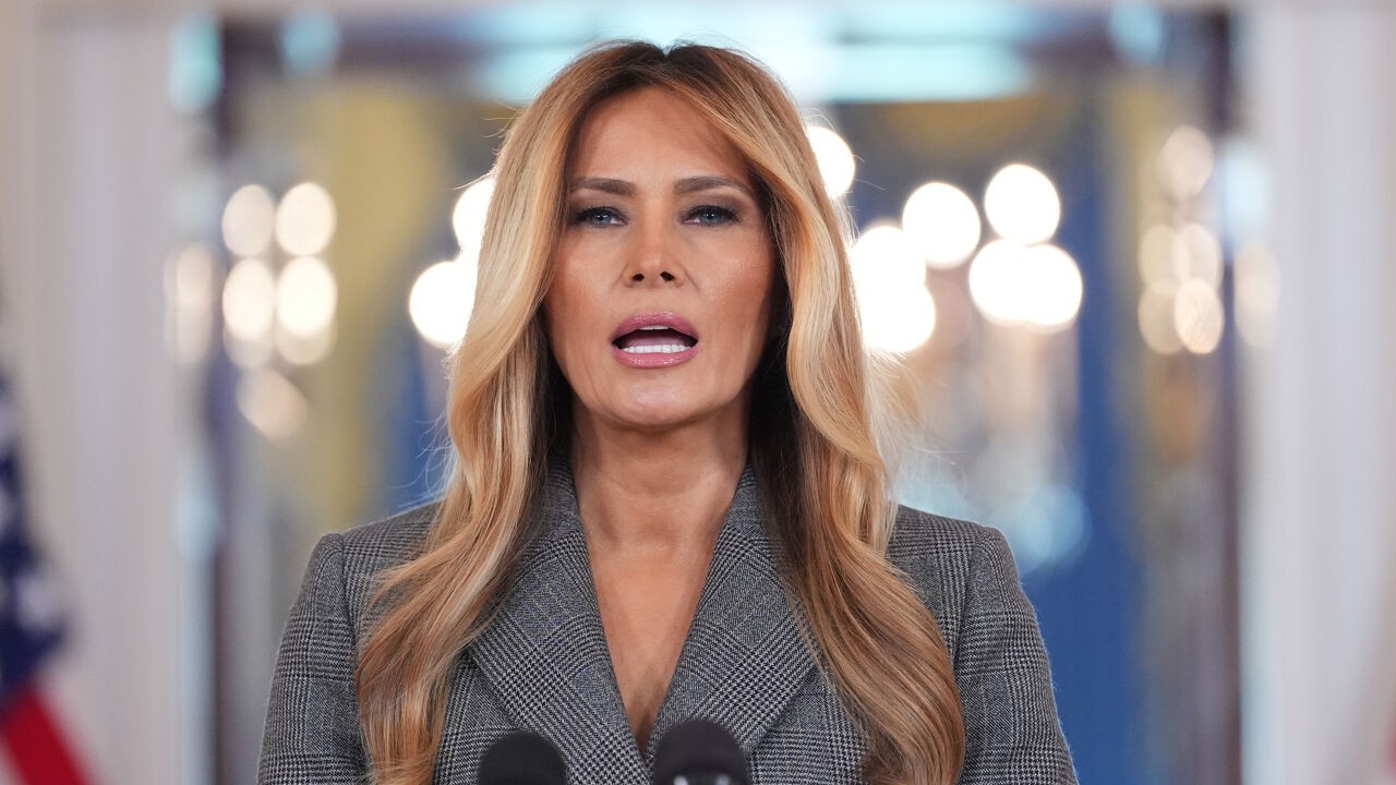 Melania Trump ontkent banden met Epstein in onverwachte speech: "Leugens moeten nu stoppen"