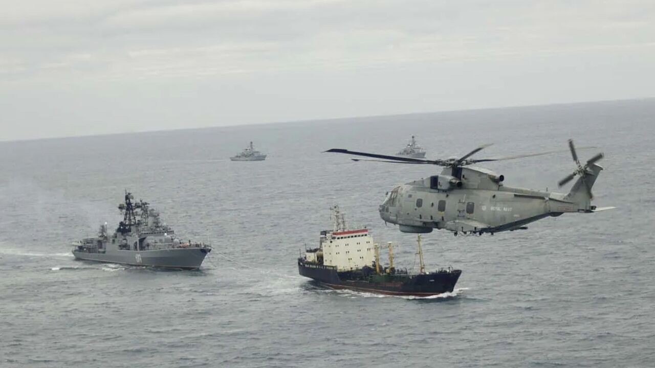 Verenigd Koninkrijk voorkomt onderzeese sabotage door Rusland door maand lang 3 duikboten "met slechte bedoelingen" te volgen