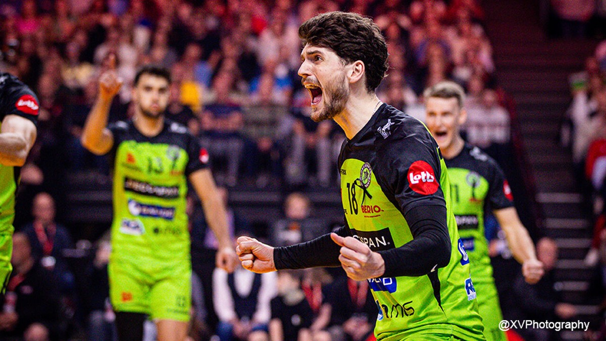 Vierde keer, goede keer: Menen verrast Maaseik na spannende tiebreak en pakt eindelijk felbegeerde Beker