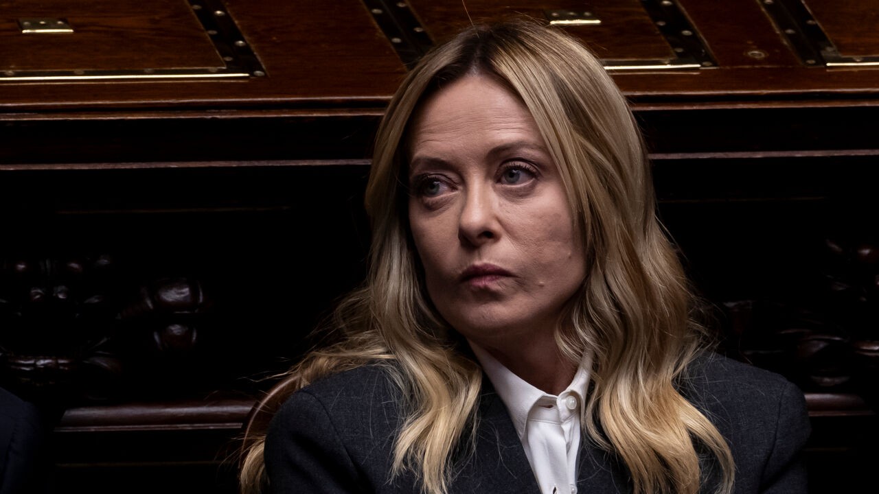 AI-beelden van Italiaans premier Meloni in lingerie circuleren online: "Deepfakes zijn gevaarlijk instrument"