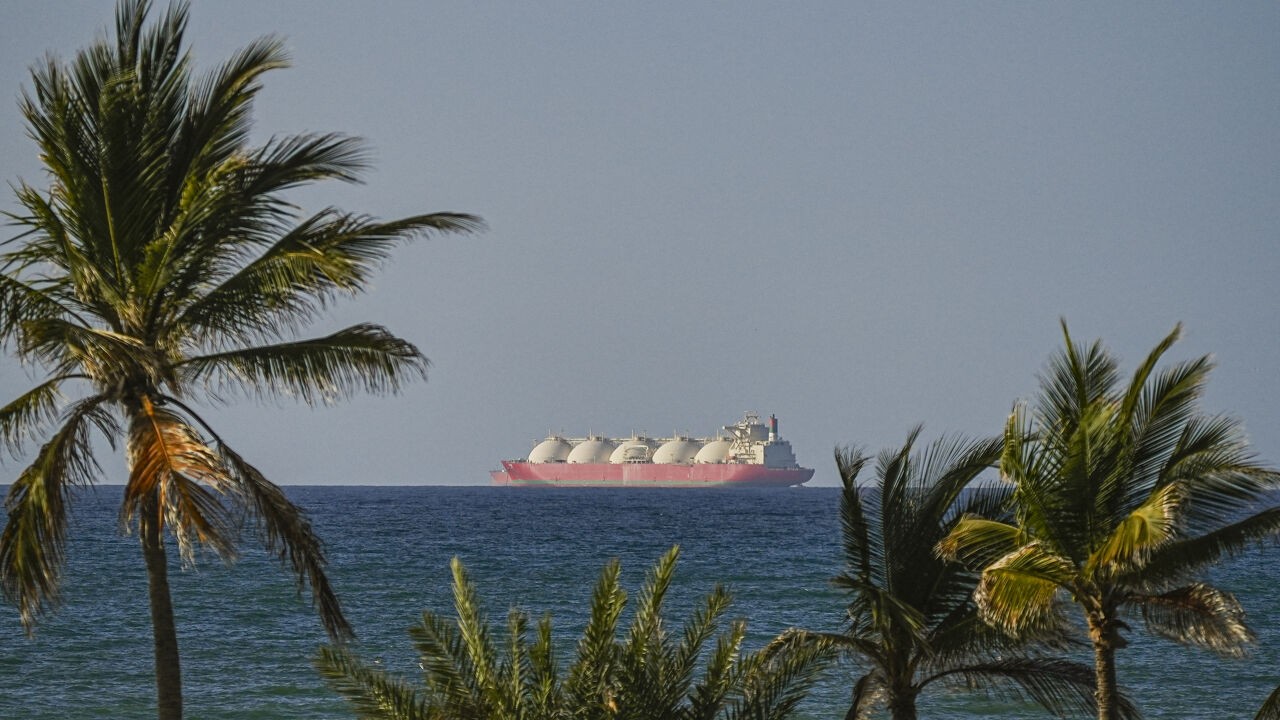 Via radiosignaal proberen ze vertrouwen te winnen: al 23 schepen aangevallen in Straat van Hormuz