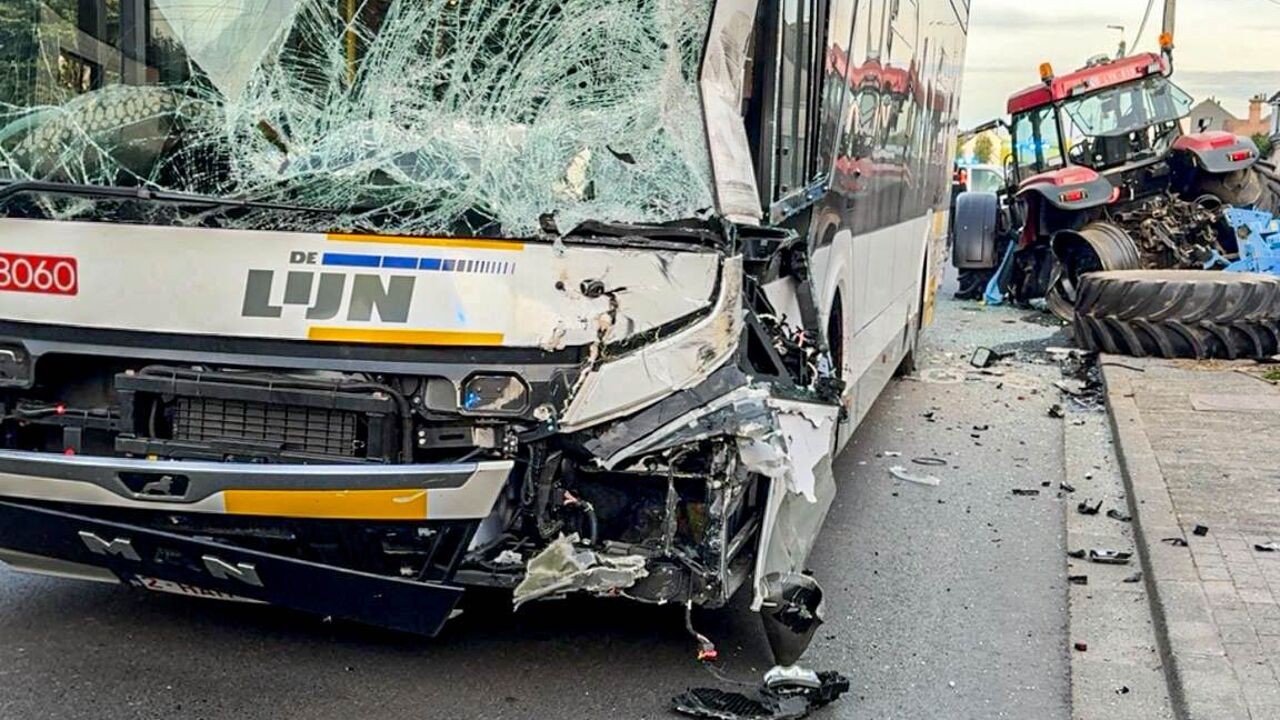 Chauffeur van De Lijn rijdt onder invloed van cocaïne frontaal op tractor in Ternat: 4 personen gewond