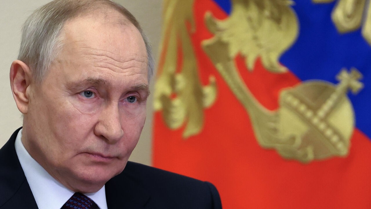 Poetin slaat alarm over Russische economie: "Onder alle verwachtingen"