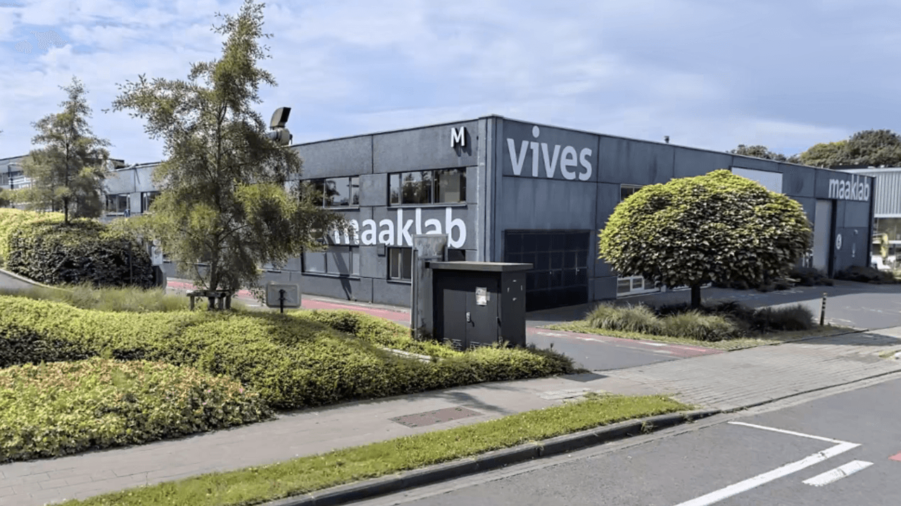 "We verliezen een warme collega": docent overleden na arbeidsongeval op campus Vives in Kortrijk