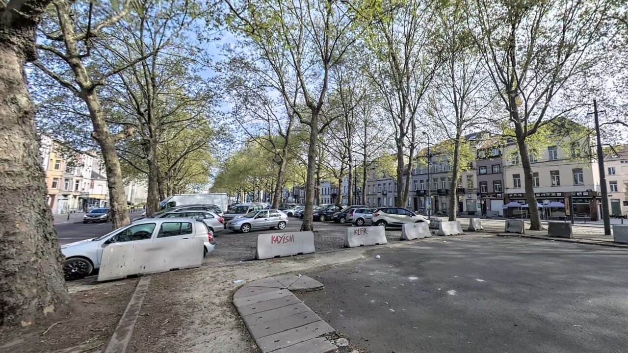 Onbekenden vallen bedelaar aan in Brussel: man even in levensgevaar, getuige bespoten met pepperspray