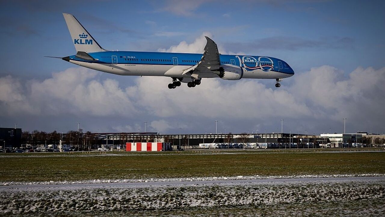 Kerosinecrisis doet vliegtuigprijzen stijgen: "Wie deze vakantie op vliegreis wil, boekt best snel"