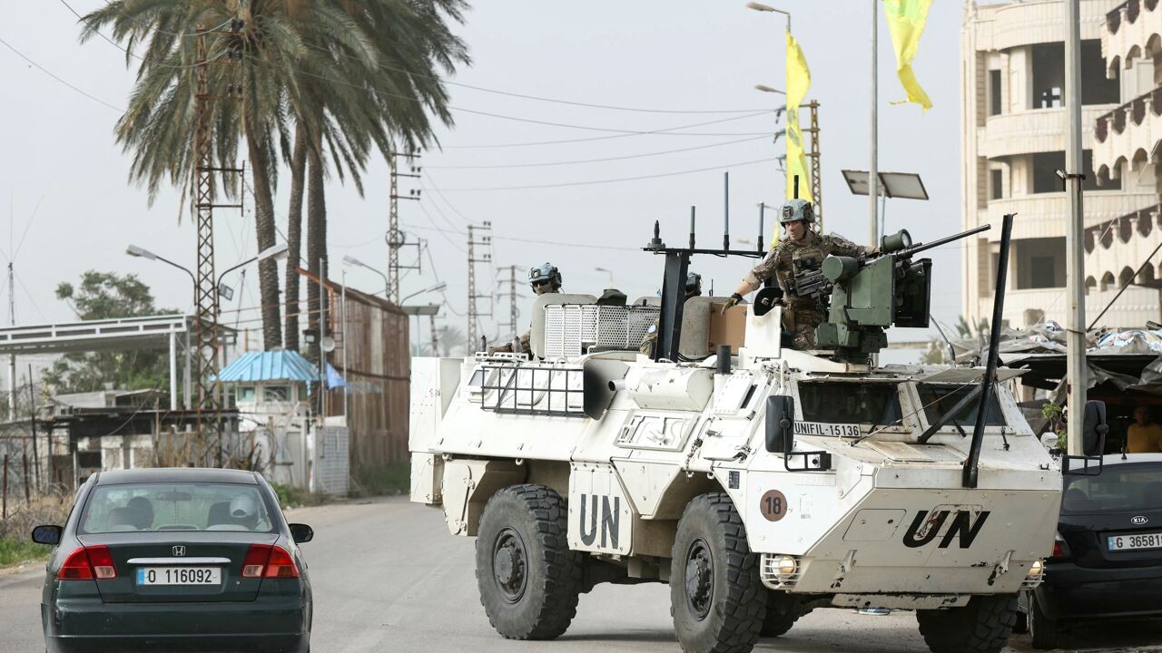 Al zeker 3 schepen beschoten in of nabij Straat van Hormuz, Franse militair gesneuveld in Libanon
