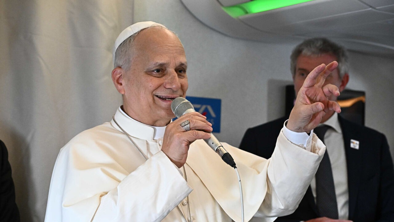 Paus Leo XIV wil polemiek met Trump beëindigen: "Niet in mijn belang om opnieuw in debat te gaan"