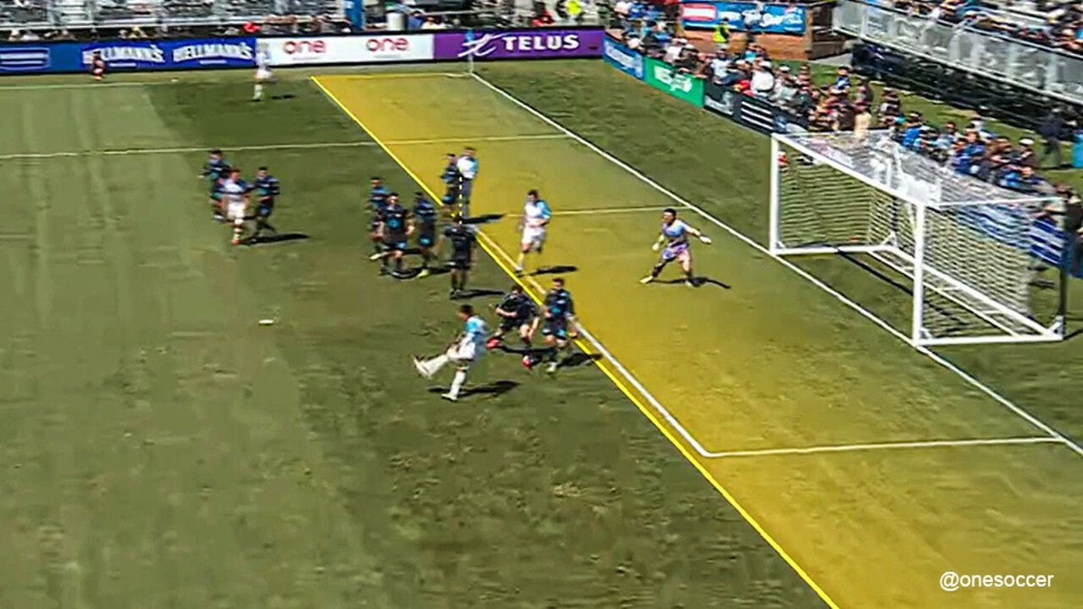 Duidelijk buitenspel, toch een geldig doelpunt: nieuwe "daglicht"-offsideregel voor het eerst toegepast in Canada