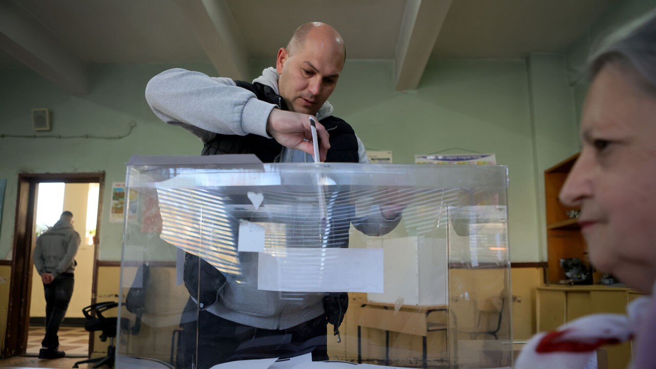 "De nieuwe Orbán"? Bulgaren voor de 8e keer in 5 jaar tijd naar de stembus, terwijl de EU meekijkt