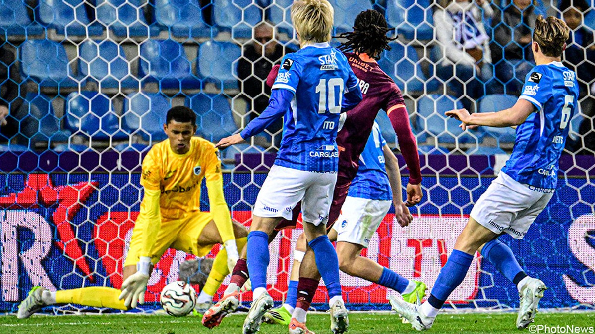 LIVE - Koné houdt Charleroi overeind met twee wereldreddingen, Genk dicteert het tempo, maar vergeet te scoren